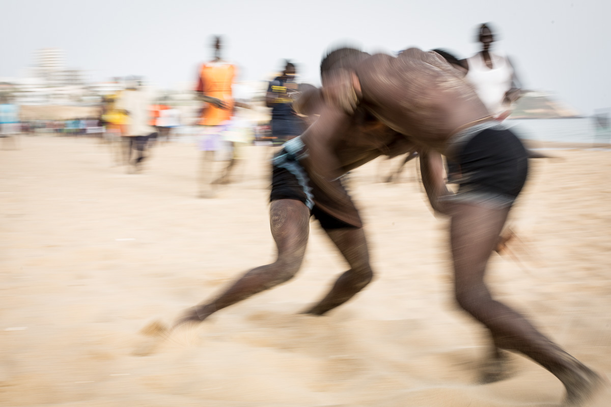 Lucha senegalesa en las playas de Dakar